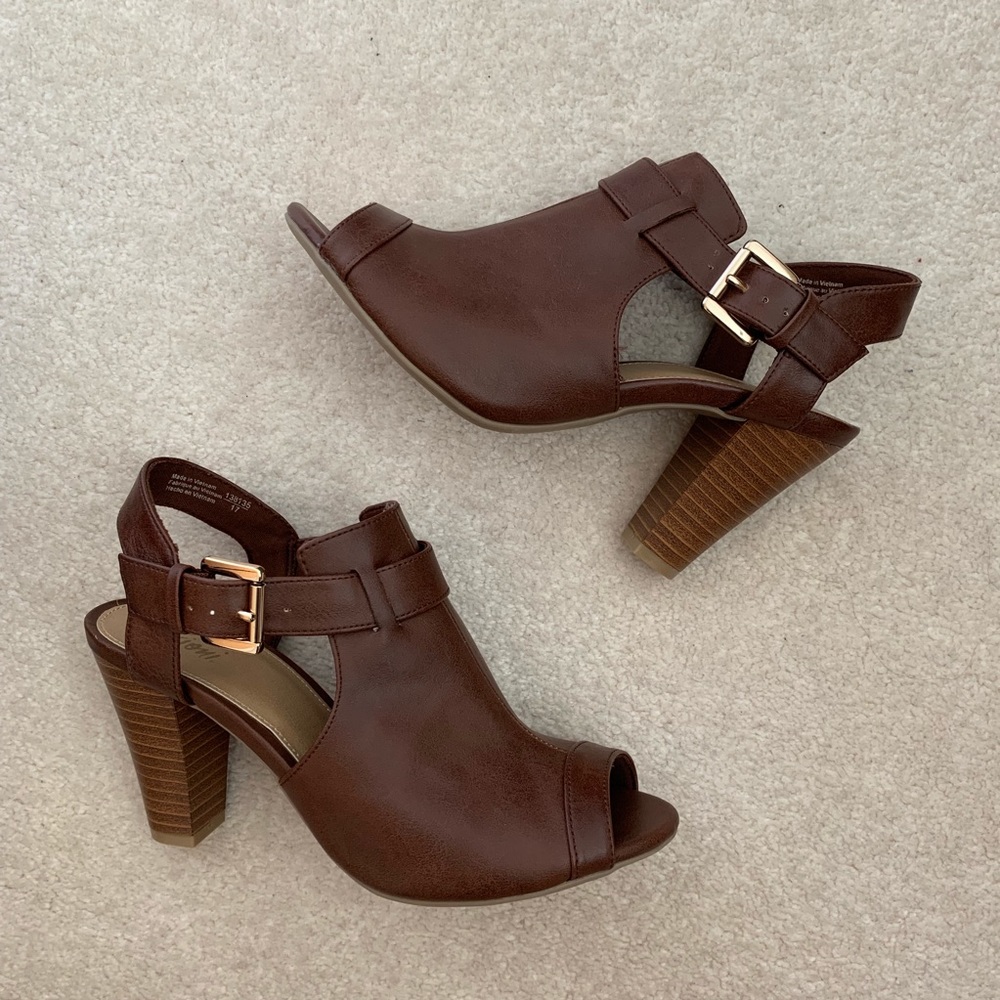CASUAL BLOCK HEELS / size 6.5 / BNWT